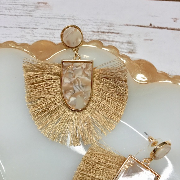 SALE Acrylic Stone fringe gold earrings - Picture 2 of 7